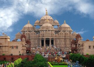 top 10 richest temples in india